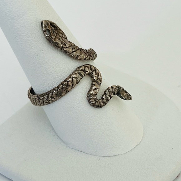 Silver Snake Design Reptile Ring size 9, stamped .925 - Picture 3 of 6